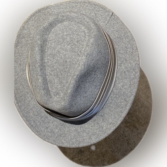 NWOT Unisex wool fedora hat with decorative satin trim & 2” brim, Size: M/L - Picture 3 of 6